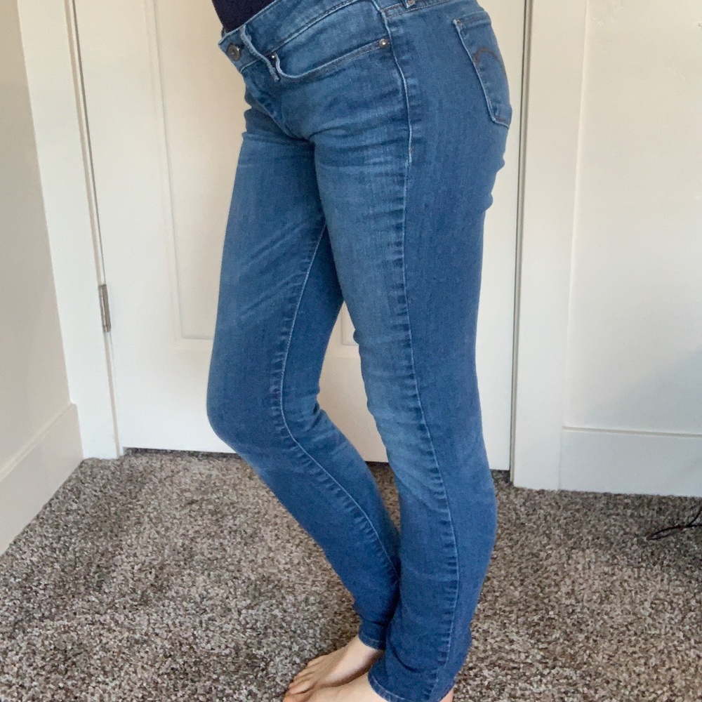 Levi’s 27 slight curve modern rise skinny jeans